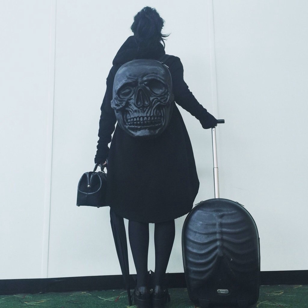 so-goth:  ✝ GOTHIC BLOG ✝ 