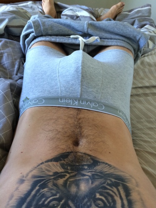 rhapsodybrohemian:  rhapsodybrohemian:  Lazy Sunday.  Seriously, my body would look 10x better with more hair.