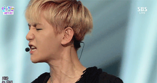 baekaid-o:  Baekhyun’s neck veins 