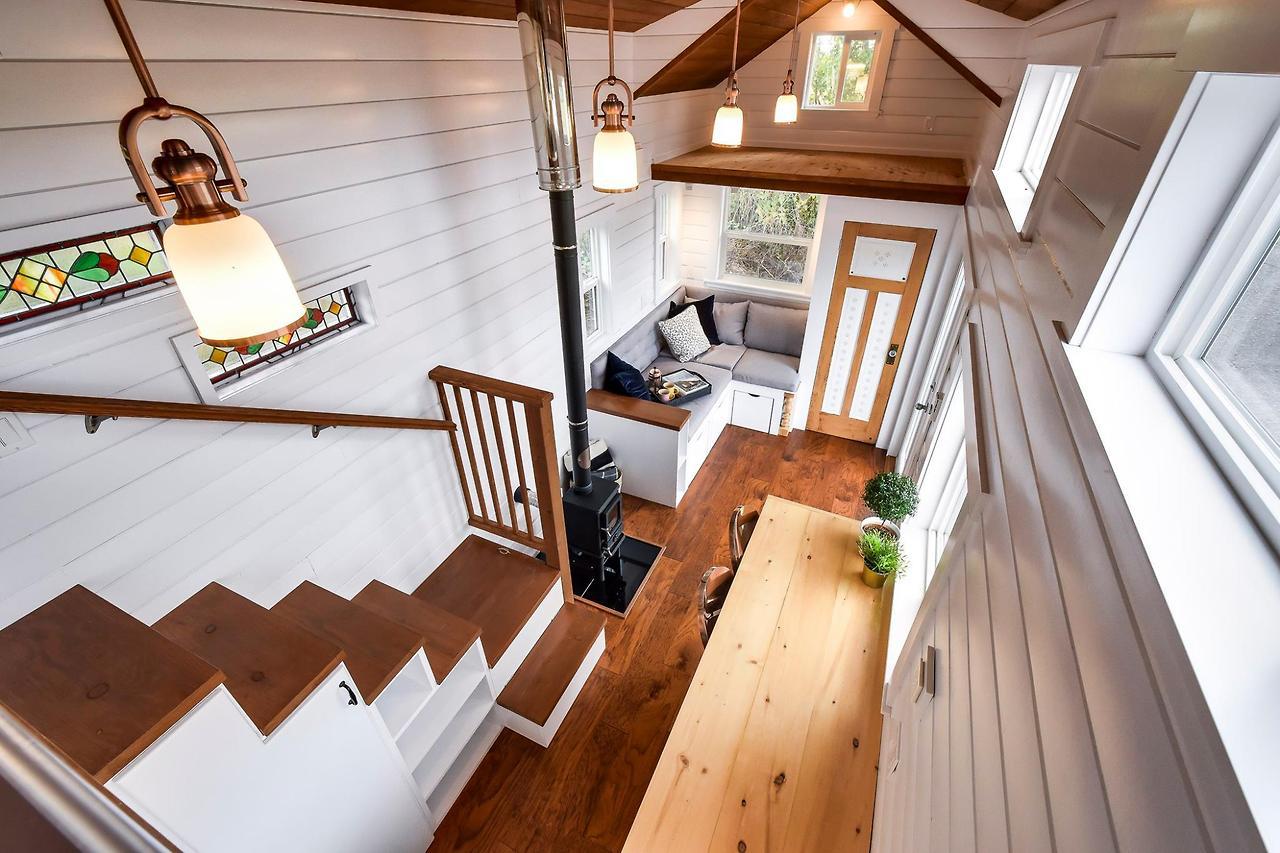 tinyhousetown:  A custom designed 30′ home from the Mint Tiny House Company  