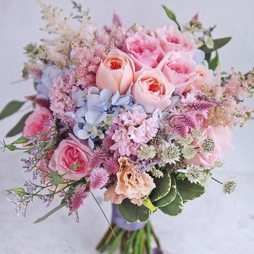 noivinhasdeluxo:Bom dia! Flores para perfumar o nosso dia!#bomdia #bouquetdodiandl #buque #bouquet