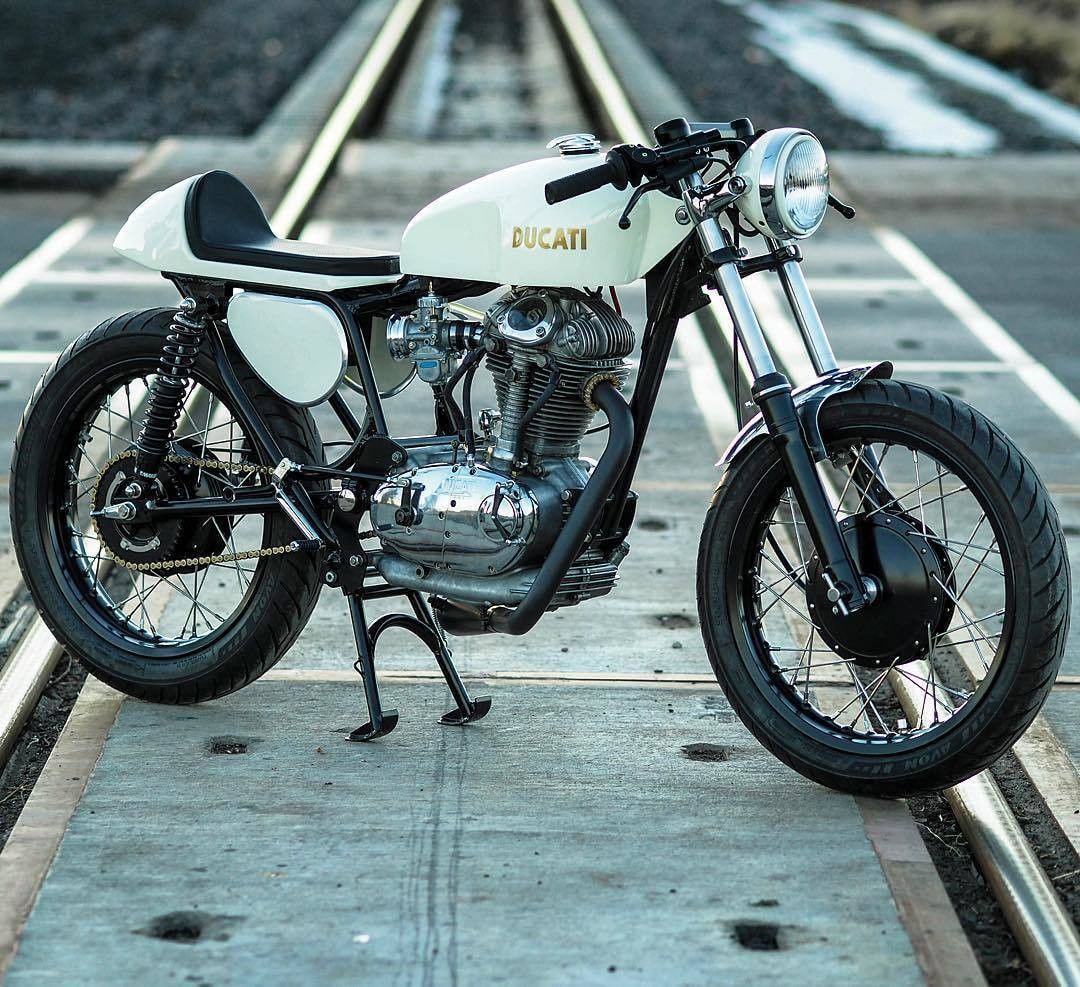 caferacerpasion:  ðŸ caferacerpasion.com ðŸ Ducati 350 #CafeRacer - @york.st