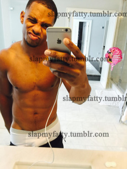 nakedblackmalestarz:  Victor Cruz  Sexy brother