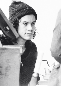 glosshobi:  12/9 - Harry out for lunch with