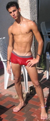 just-a-twink-again:  hot wet swim twink