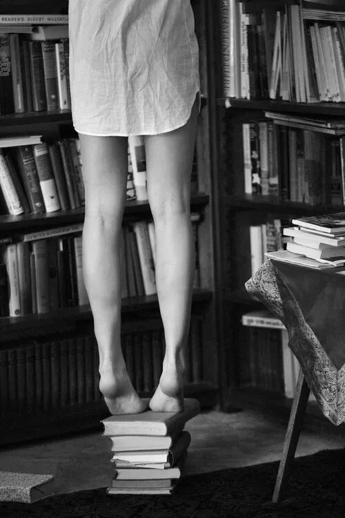 asirstypewriter:  Would I help get the book off of the top shelf for her, or would