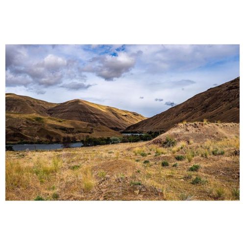 Deschutes River Canyon | Day 2 | 6/16/20 | 16 Miles • Packing up camp, I set off around 7:30. The su