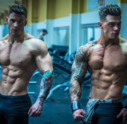 mrmusclelover:  listerbiglala:  http://listerbiglala.tumblr.com/  Harrison Twins !!  Owen and Lewis Harrison