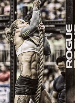 9vengrove:  crossfitters:  Lauren Truszkowski by @prwraps  Go babe!