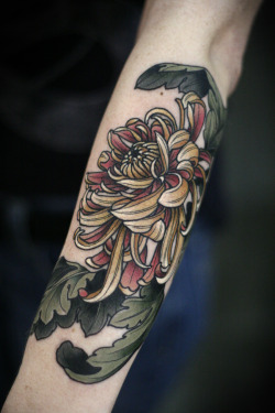 kirstenmakestattoos:Chrysanthemum for Anne. Thank you so much!