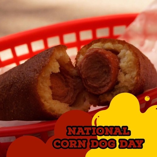 #nationalcorndogday #disneyland #disneycaliforniaadventure #corndogcastle #disneydining (at Corn Dog