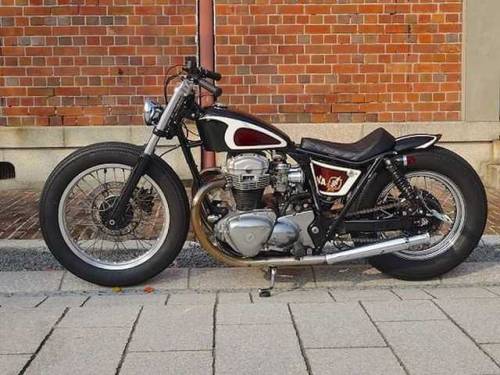 klassikkustoms: #Kawasaki #w650 #bratstyle #bobber