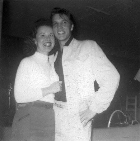 elvis-pink-cadillac:  cheeeeesin&rsquo;