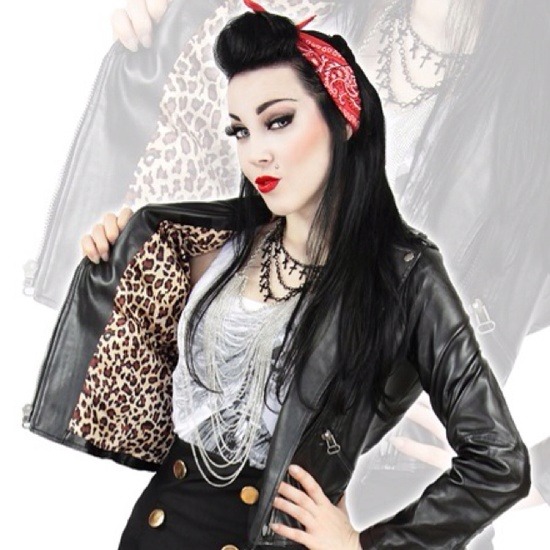 alternative-pinup:  Alternative Pin Up http://lingerie-pinup.blogspot.com/