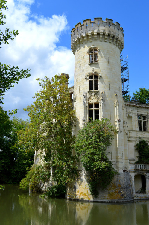 Deuxième étape : Le Château de La Mothe Chandenier. C’est le marquis 