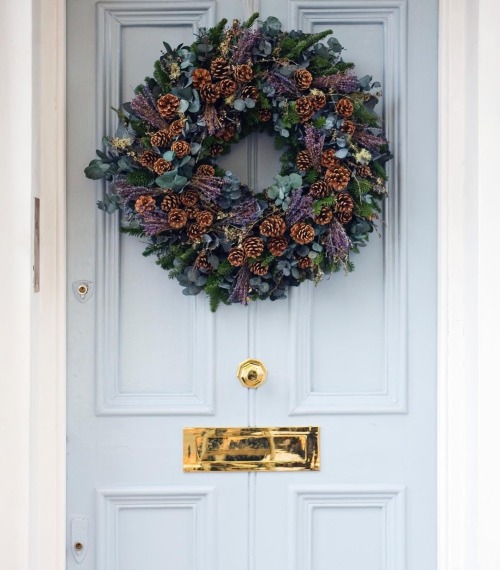 oldfarmhouse:“Another day, another festive front door! (via #wildathearthq @instagram)