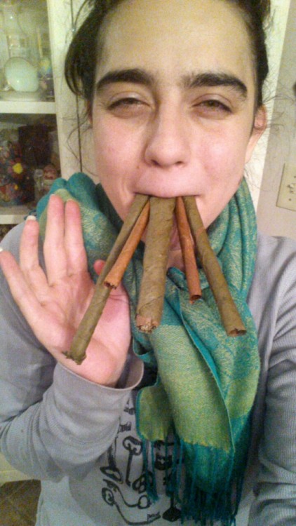 BLUNT PARTYYY part oneMy partner and I had a blunt party last night with my mom, two brothers, spiri