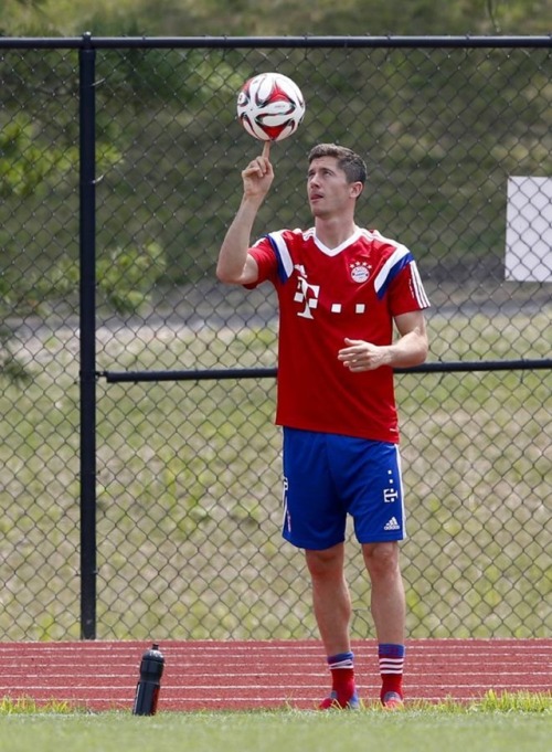 maleathletessocks: Football. Robert Lewandowski. Bayern München