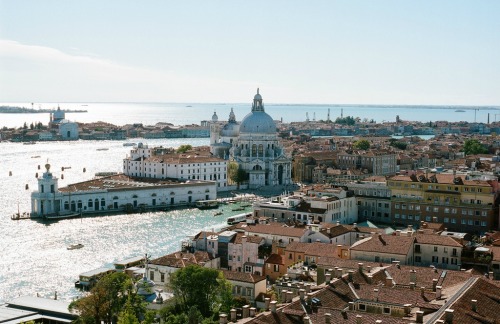 goddesswithinyou:  larimar:  jacindaelena:   by .grux.  Larimar: Venice, Italy   One of my dream destinations.