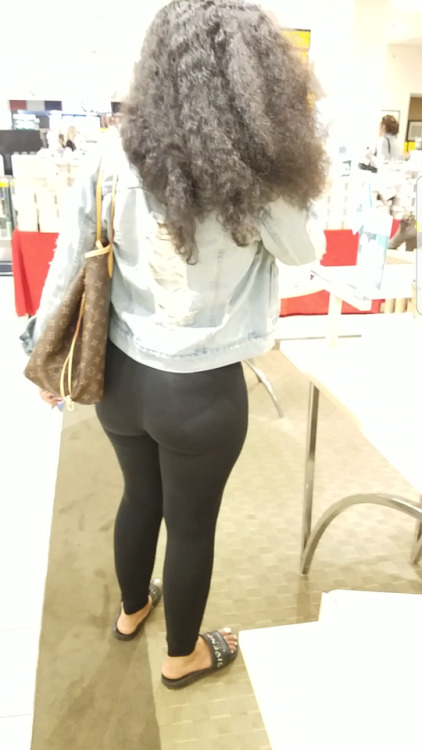 kingofthewalk: Thick as fuck Bitches be too comfortable nowadays