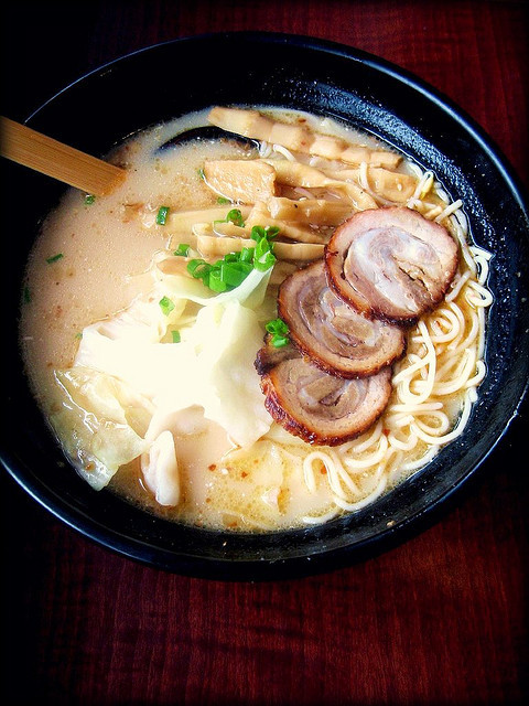 everybody-loves-to-eat:  Noodles 麺 by (Domino) on Flickr. 