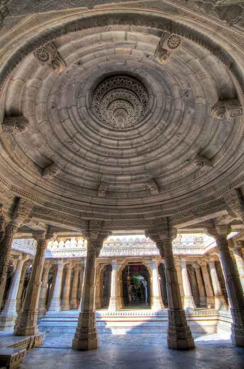 qveer: thephotographerssociety: statues-and-monuments: statues-and-monumentsRanakpur Temple by abmil