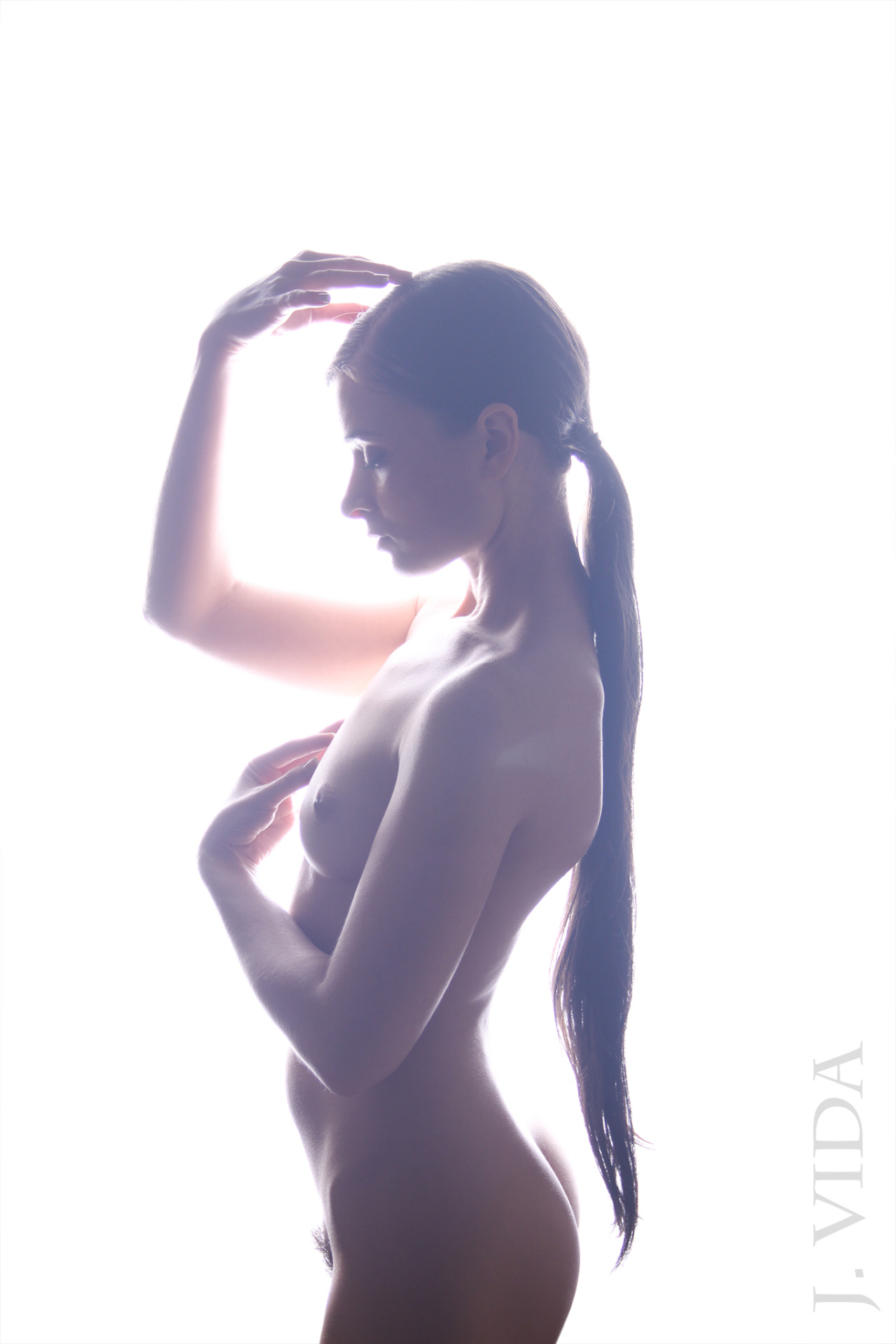 dekilah:  More of that lovely, soft light… - Photographer: J. Vida - Model: Dekilah