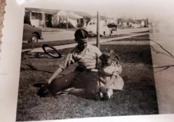 yoursonsandyourhusbands:  Serial Killer Edmund Kemper with his little sister Allyn.Kemper would perform ‘rituals’ with his little sister’s dolls which included removing their heads. His favourite games to play with her included ‘gas chamber’