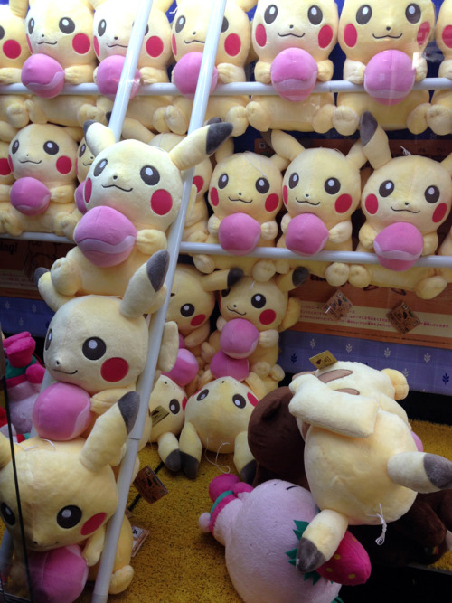 zombiemiki: The latest installment of the Pokemonlife@enjoy eating promo are out in claw machines an