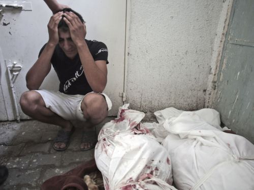 fotojournalismus:
“Day 23: Israel strikes on another UN school serving as a refugee shelter & crowded market in Shejaiya during ceasefire as Gaza death toll passes 1,350 | July 30, 2014
Faiza Al-Tanboura had not spoken for 21 days since a missile...