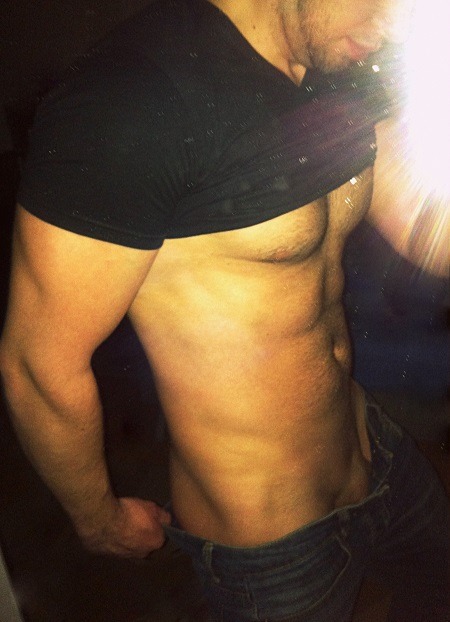 everthekinkier:  sexy-masculinity:  Going Commando  NICE!!!!  UNF