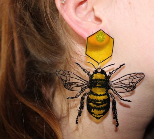 Honeybee Earrings // FlameEarArt