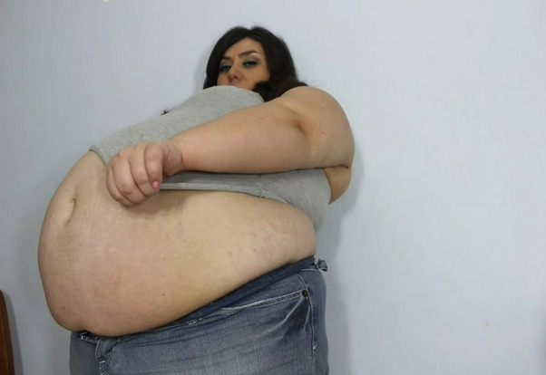 curvygirl-91:  Elle, vaut mieux l’avoir en photo qu’à table! Elle te bouffe
