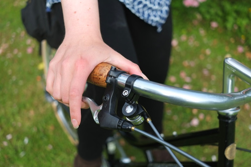davewellbeloved: Interesting post on reverse setup for your brakes and thumbie (via Lovely Bicycle!:
