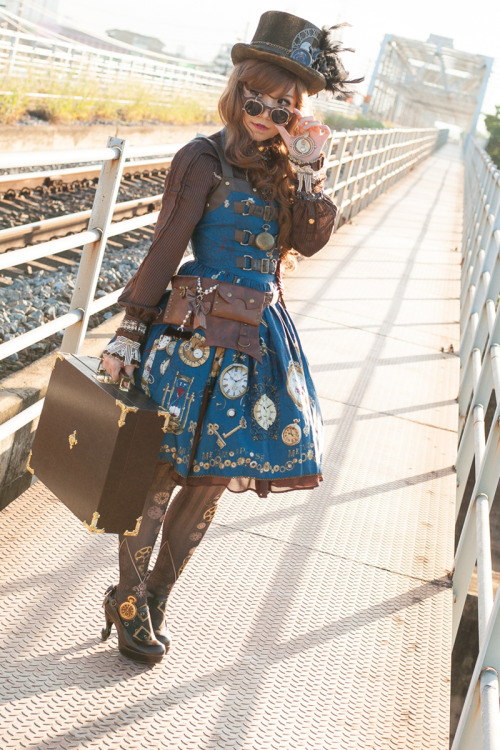 shadow-walk:  My first time trying steampunk lolita. I made it for the Metamorphose 2014 coordinate contest. If you haven’t already, please support Meta by checking out all the entries here! There’s no limit to how many photos you can like, and there’s