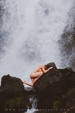 romimuse:  More of Iceland with the incredible talented @corwinprescott during the #arcticnude workshop running by him and Cam Attree last September 2016.   www.romimuse.com Instagram/Romi Muse