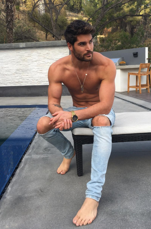 Porn barefootnfamous:  barefootnfamous:Nick Bateman photos