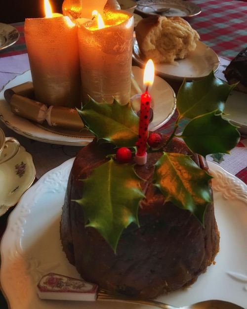 Plum pudding, one of my favourite Yule-birthday-Christmas tradition ☕️ #plumpudding #christmaspuddin