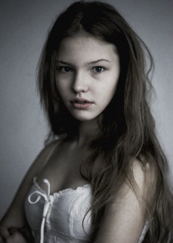 dormanta:  Young Sasha Luss in a test shoot. 