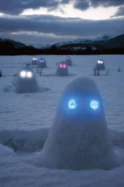 dynastylnoire:sixpenceee:Snow mounds with glow sticks inside them look really cute and maybe just a lil’ bit creepy at night. NOPE
