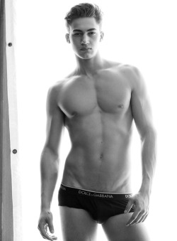 mientus-com:  Alessio Pozzi in DOLCE &amp; GABBANA UNDERWEAR  www.mientus.com/de/labels/dolce-gabbana.html?cat=122