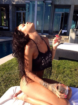 gangstarap57:  Weed girl Rihanna 