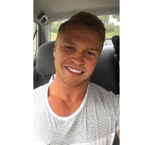 completemalenudityisback: Cody