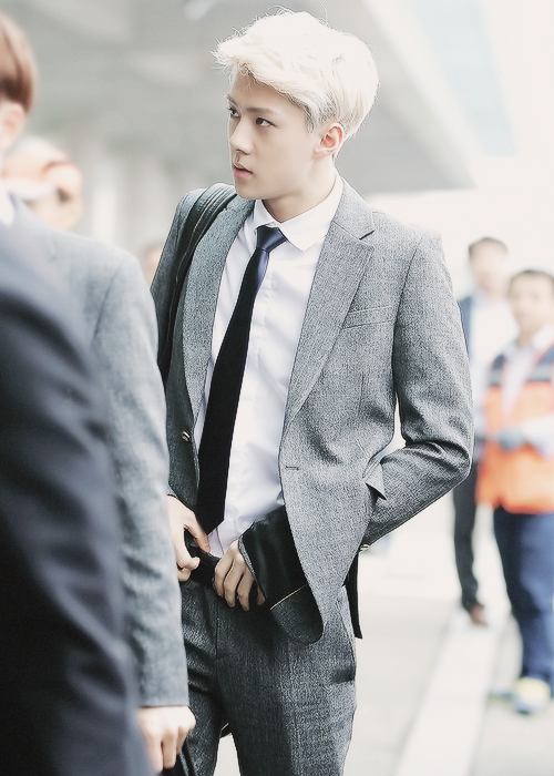 fan-qins:  Sehun fixing his pants 〜(￣▽￣〜) 