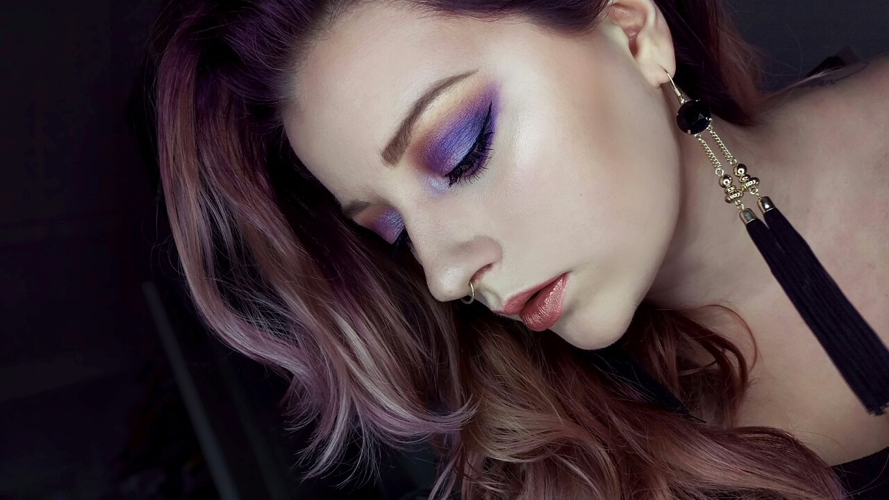 necianavine:  Face
