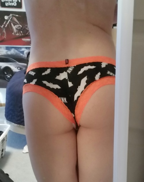neko-boi:  New Halloween undies!~ 2spooky4u (Had to be basic and take them with my phone since I’m at my parents this weekend) 