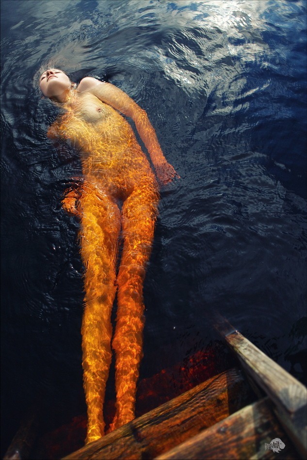 titillate-me:  by Nikita Harlauta