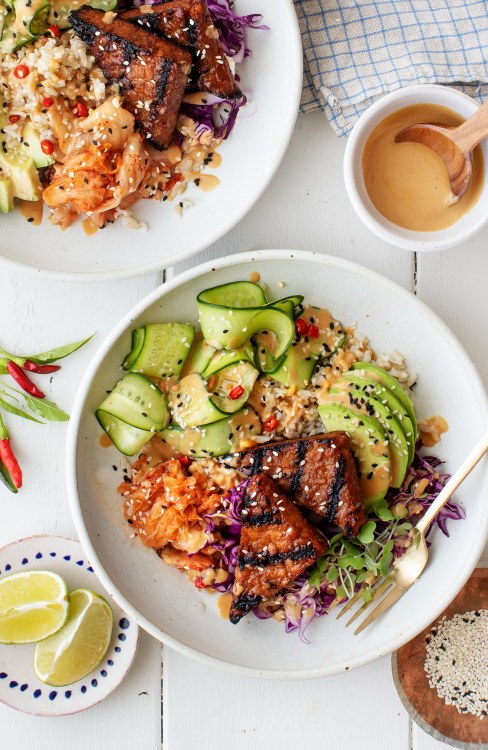 tinykitchenvegan:Kimchi Brown Rice Bliss Bowls