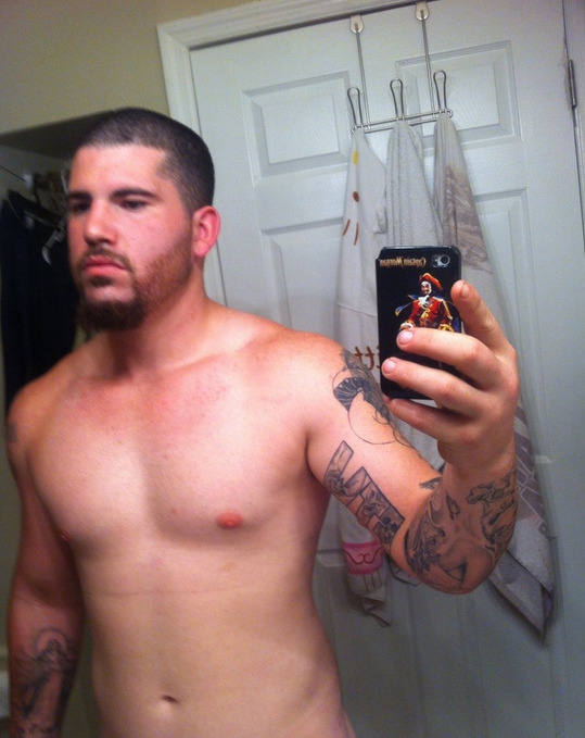 thehornyguys:  Hot dude