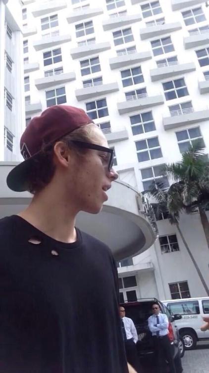 lucas-is-mine: LUKE HEMMINGS + SNAPBACKS